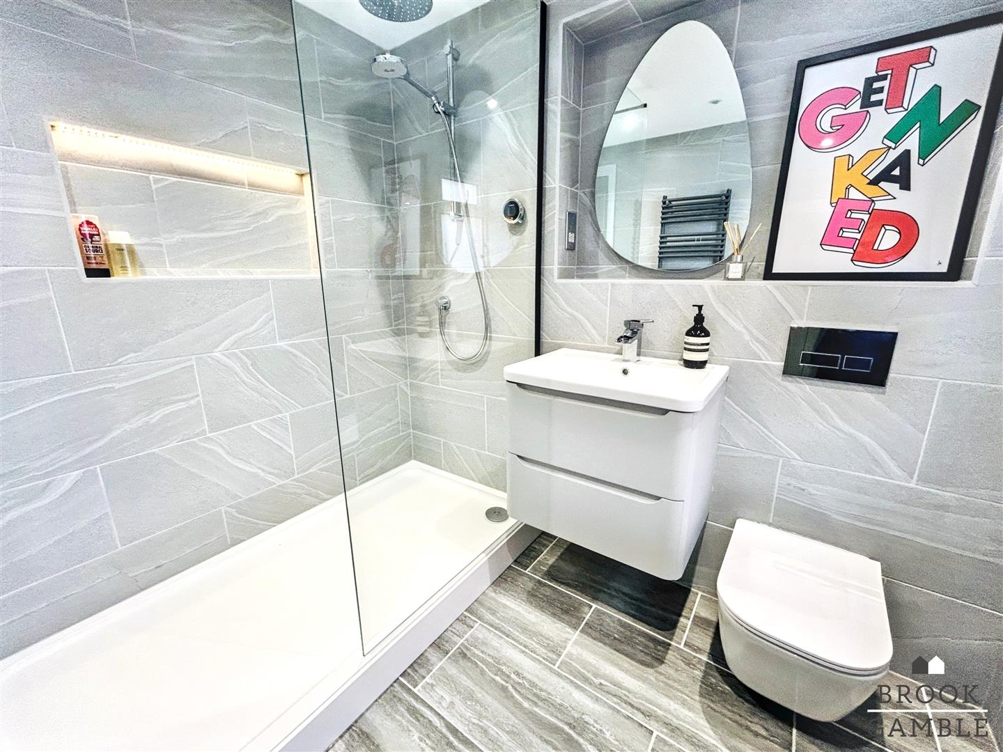 4 Bedroom House - Detached. Northbourne Road in Eastbourne, East Sussex 11